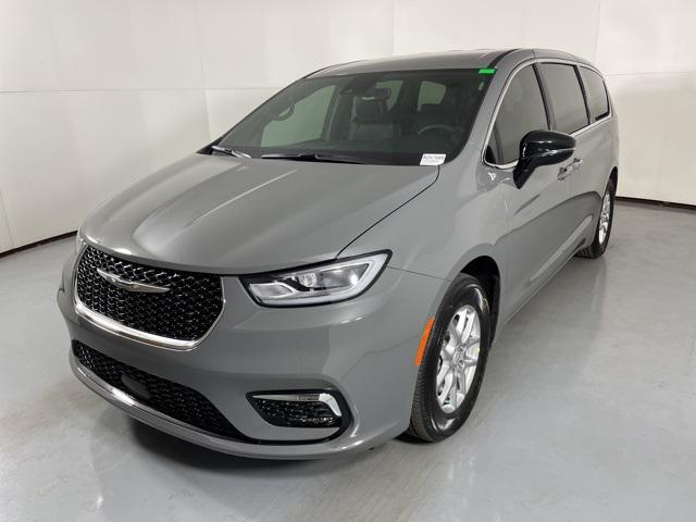 new 2025 Chrysler Pacifica car, priced at $36,940