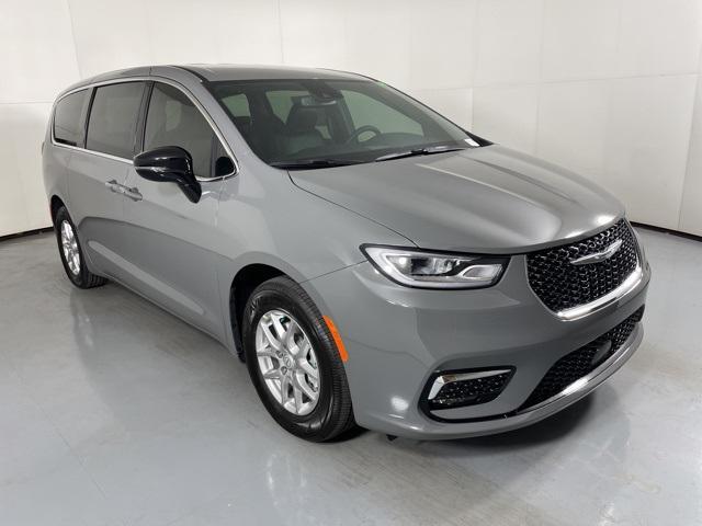 new 2025 Chrysler Pacifica car, priced at $36,940