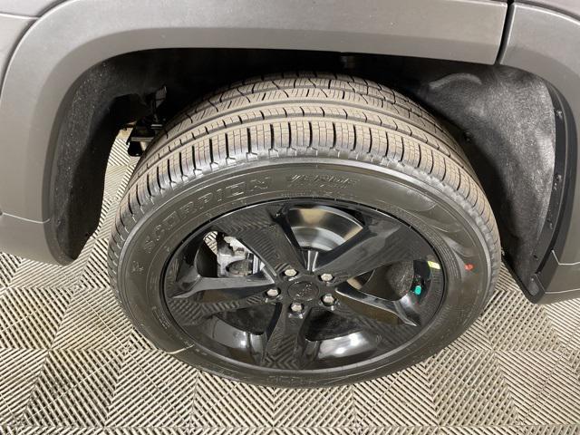 new 2025 Jeep Grand Cherokee car, priced at $47,505