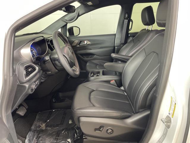 new 2025 Chrysler Pacifica car, priced at $38,900