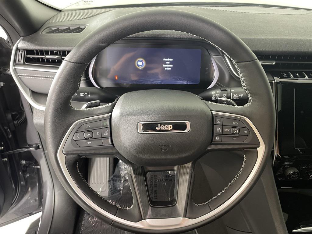 new 2025 Jeep Grand Cherokee car, priced at $40,900