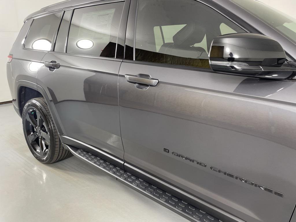 new 2025 Jeep Grand Cherokee car, priced at $40,900