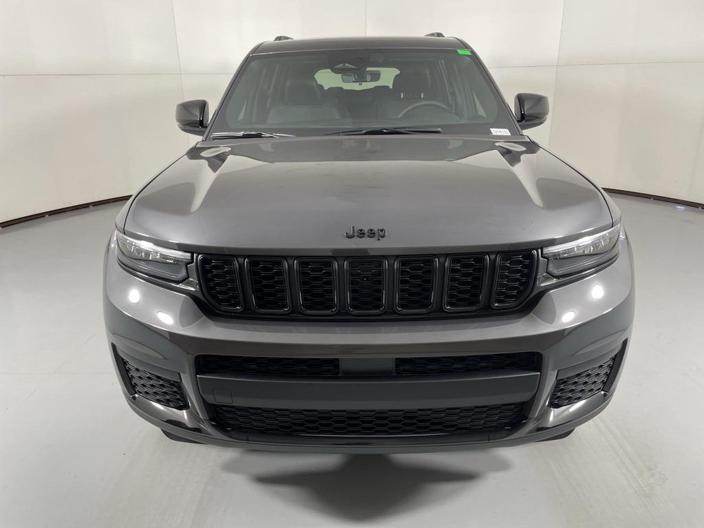 new 2025 Jeep Grand Cherokee car, priced at $40,900