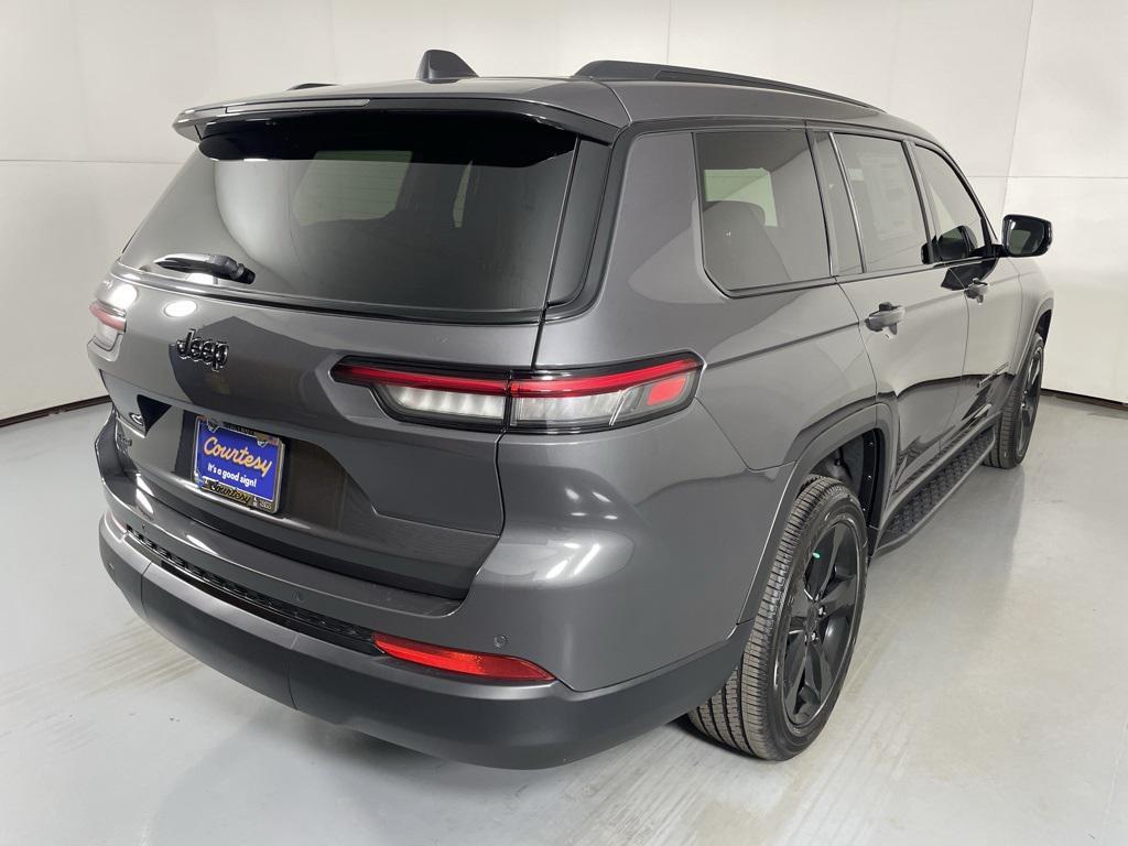 new 2025 Jeep Grand Cherokee car, priced at $40,900