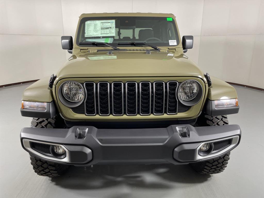 new 2025 Jeep Gladiator car, priced at $44,900