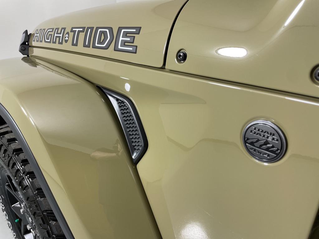 new 2025 Jeep Gladiator car, priced at $44,900