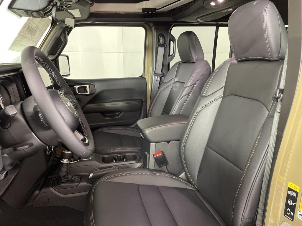 new 2025 Jeep Gladiator car, priced at $44,900