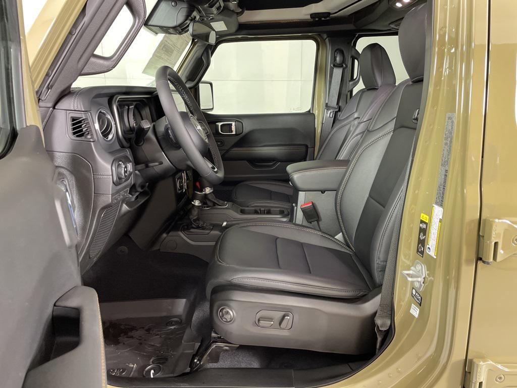 new 2025 Jeep Gladiator car, priced at $44,900