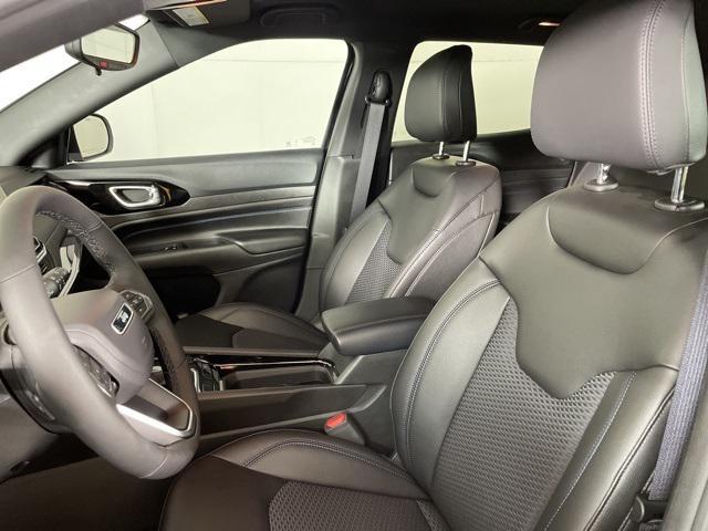 new 2025 Jeep Compass car, priced at $28,900