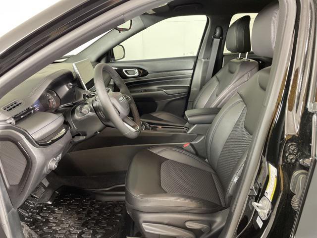 new 2025 Jeep Compass car, priced at $28,900