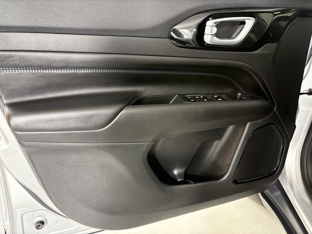 new 2026 Jeep Compass car, priced at $33,900