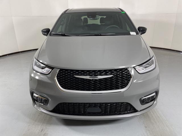 new 2025 Chrysler Pacifica car, priced at $38,900