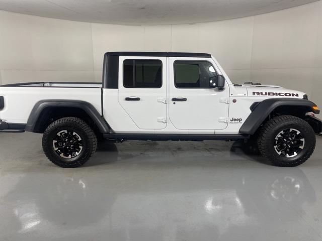 new 2025 Jeep Gladiator car, priced at $44,900