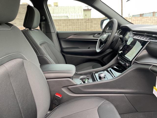 new 2025 Jeep Grand Cherokee car, priced at $38,053