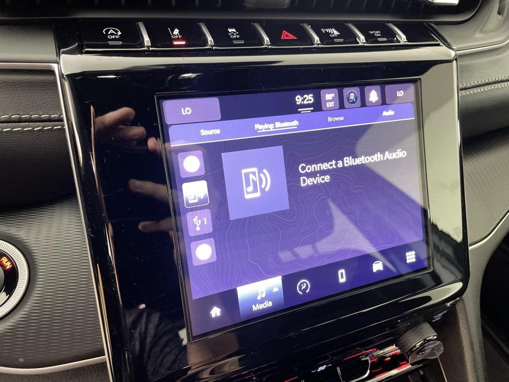 new 2025 Jeep Grand Cherokee car, priced at $32,900