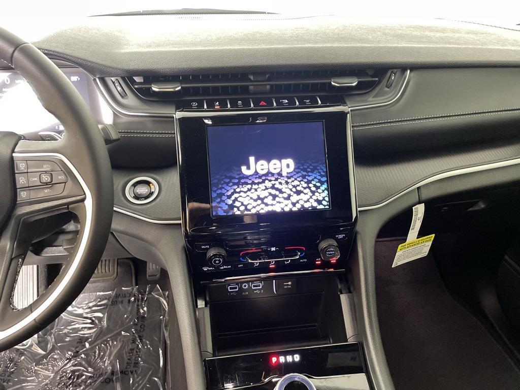 new 2025 Jeep Grand Cherokee car, priced at $32,900