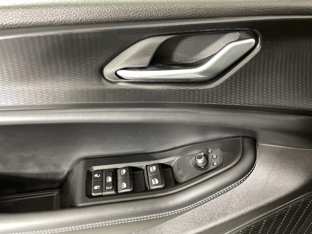 new 2025 Jeep Grand Cherokee car, priced at $32,900