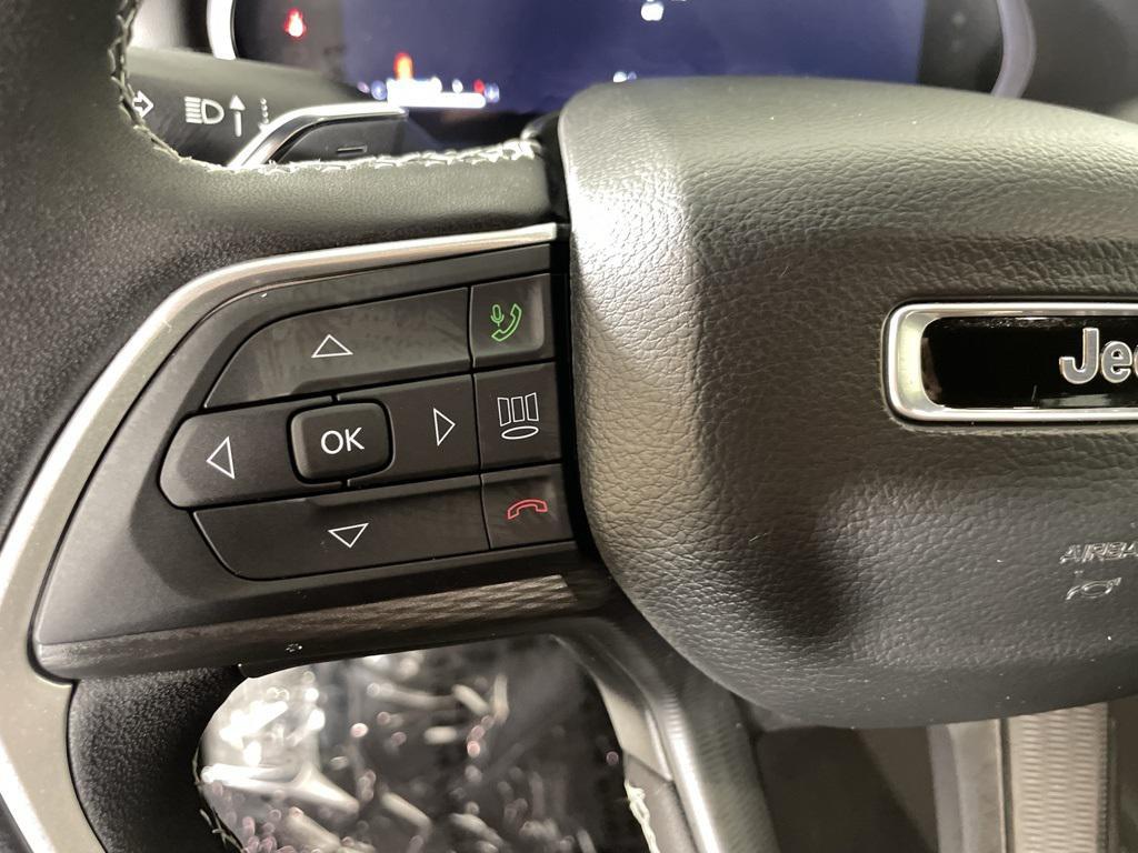 new 2025 Jeep Grand Cherokee car, priced at $32,900