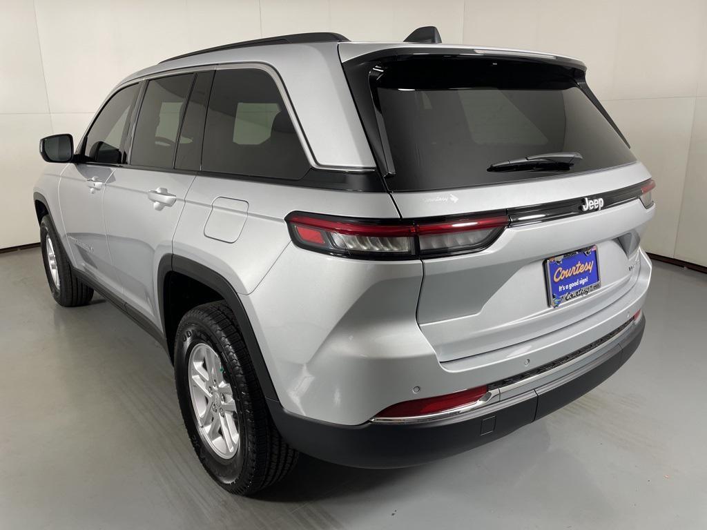 new 2025 Jeep Grand Cherokee car, priced at $32,900