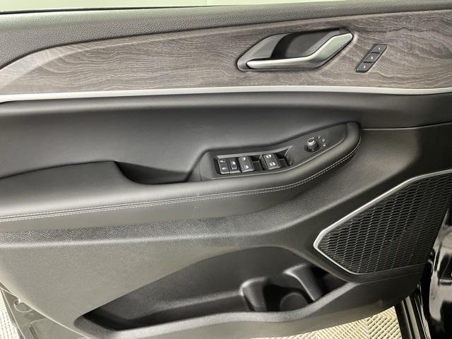 new 2025 Jeep Grand Cherokee car, priced at $46,900