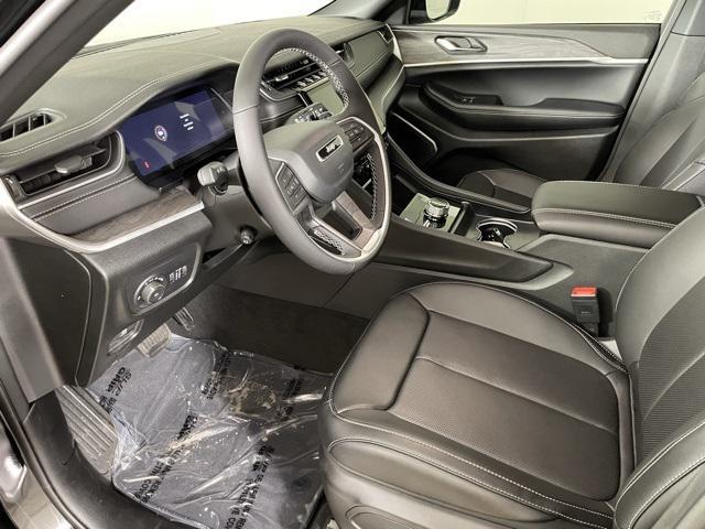 new 2025 Jeep Grand Cherokee car, priced at $46,900