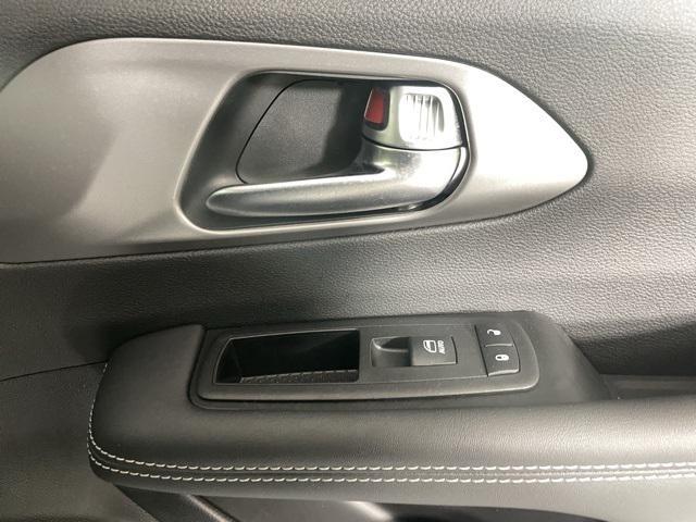 new 2025 Chrysler Pacifica car, priced at $39,900