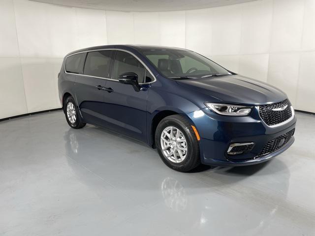 new 2025 Chrysler Pacifica car, priced at $39,900
