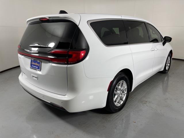new 2025 Chrysler Pacifica car, priced at $33,445