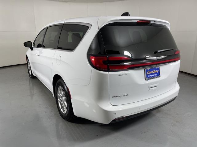 new 2025 Chrysler Pacifica car, priced at $33,445