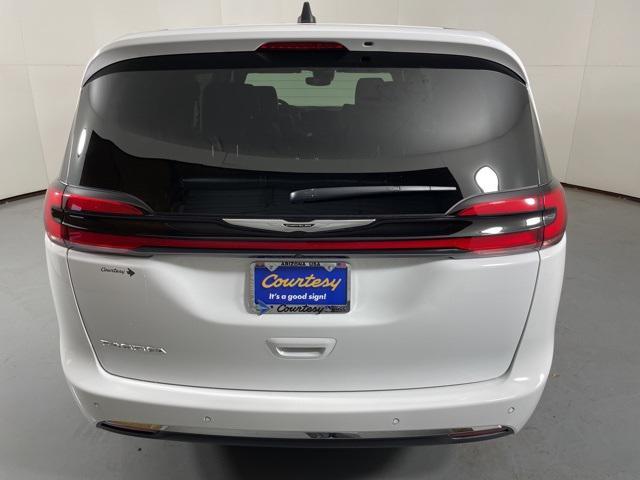 new 2025 Chrysler Pacifica car, priced at $33,445
