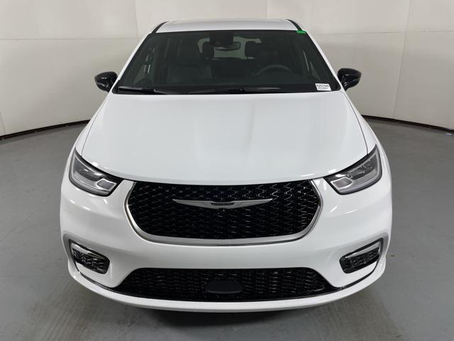 new 2025 Chrysler Pacifica car, priced at $33,445