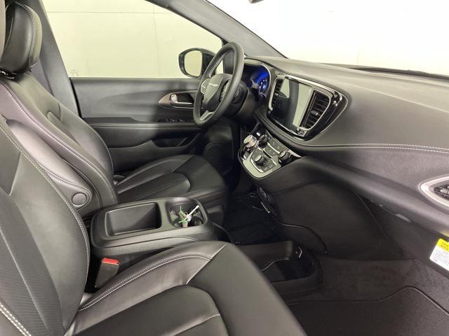 new 2025 Chrysler Pacifica car, priced at $33,445