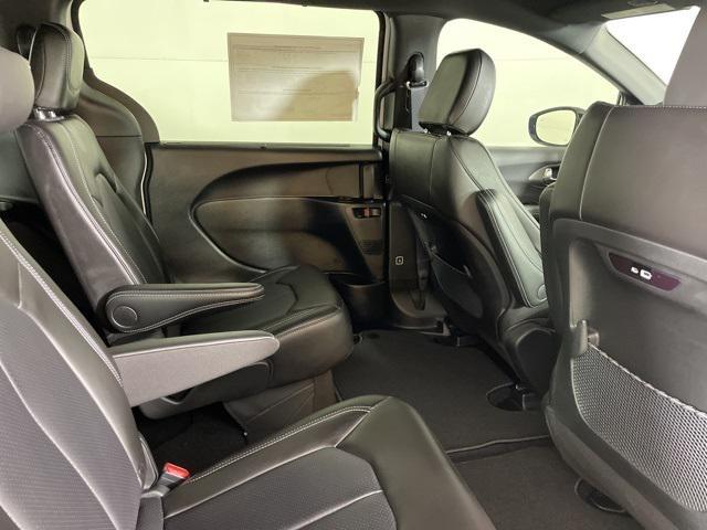 new 2025 Chrysler Pacifica car, priced at $33,445