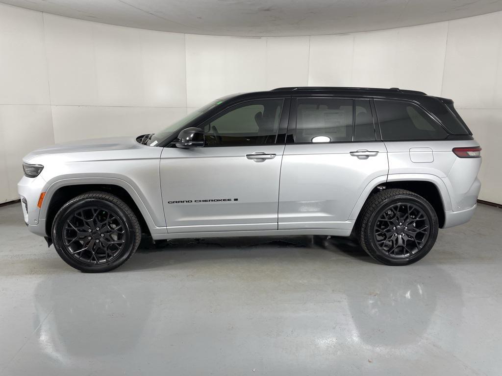 new 2025 Jeep Grand Cherokee car, priced at $61,900
