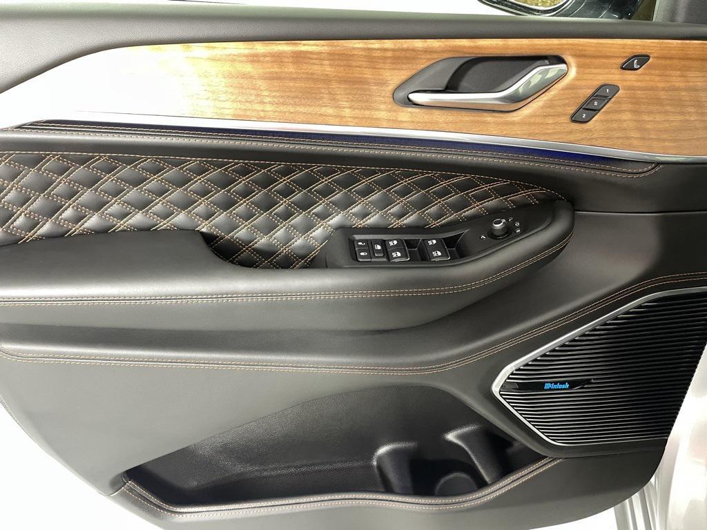 new 2025 Jeep Grand Cherokee car, priced at $61,900