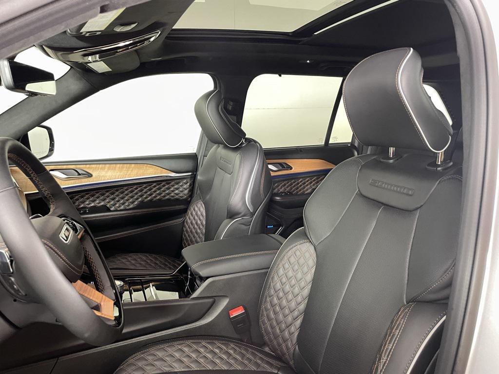 new 2025 Jeep Grand Cherokee car, priced at $61,900