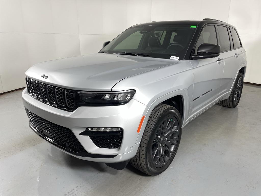 new 2025 Jeep Grand Cherokee car, priced at $61,900