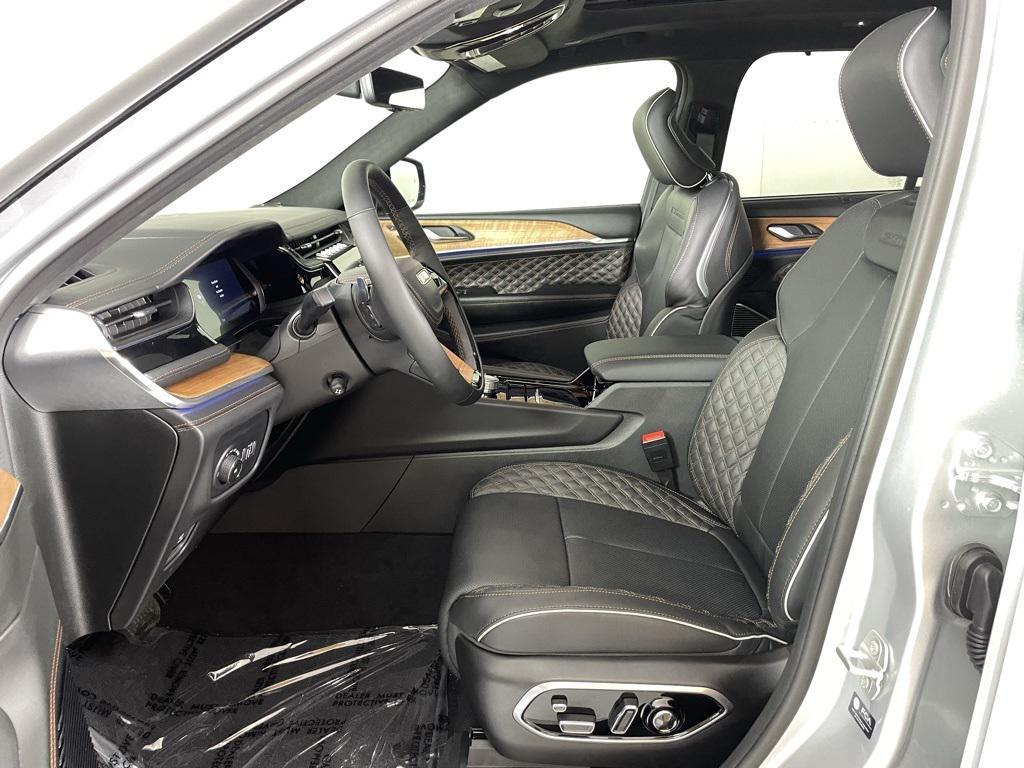 new 2025 Jeep Grand Cherokee car, priced at $61,900
