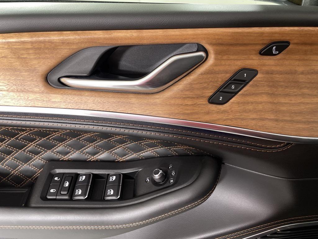 new 2025 Jeep Grand Cherokee car, priced at $61,900