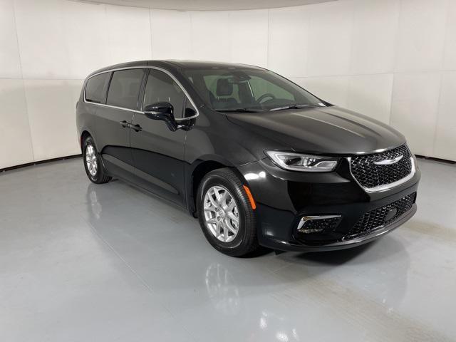 new 2025 Chrysler Pacifica car, priced at $36,720