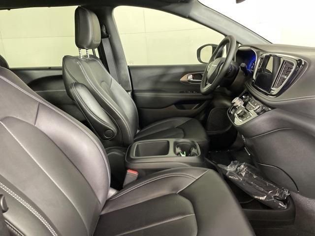 new 2025 Chrysler Pacifica car, priced at $36,720