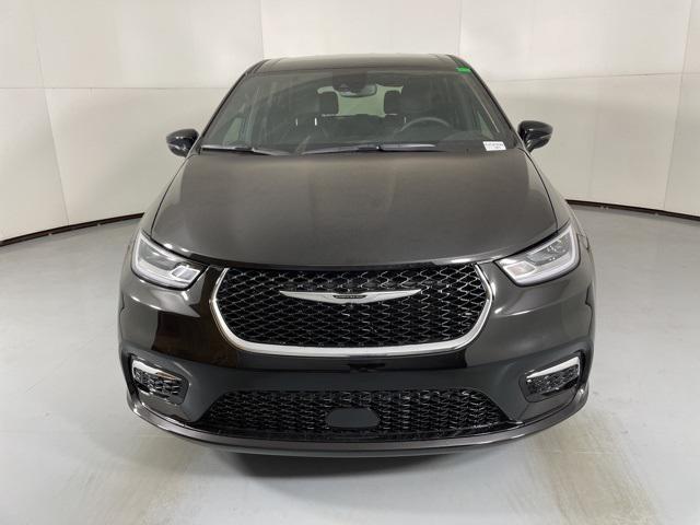 new 2025 Chrysler Pacifica car, priced at $36,720