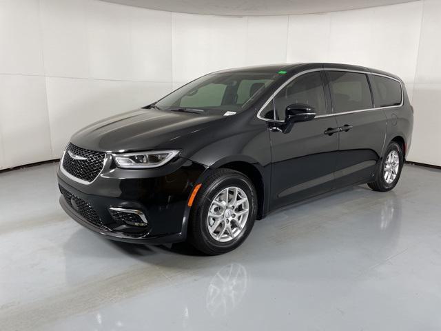 new 2025 Chrysler Pacifica car, priced at $36,720