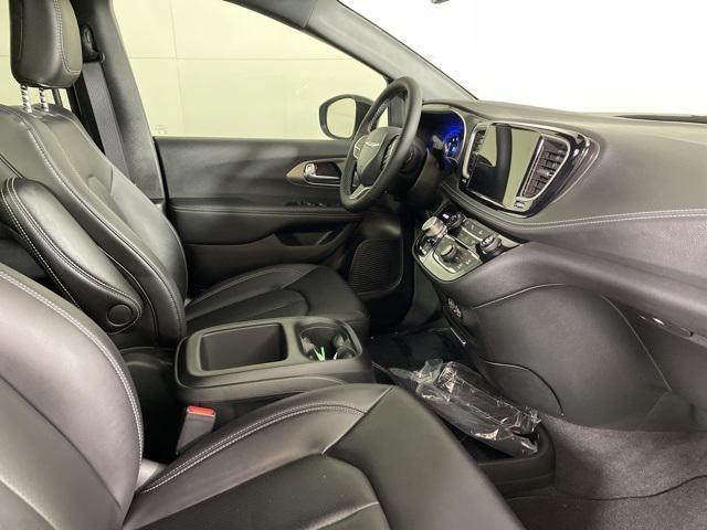 new 2025 Chrysler Pacifica car, priced at $36,720