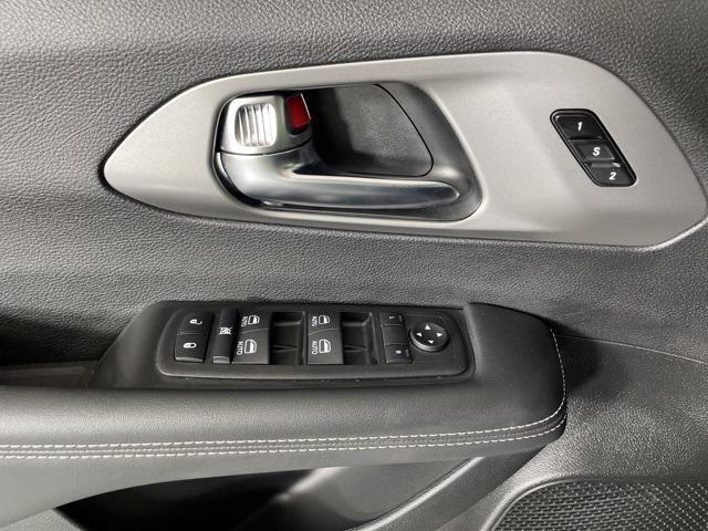 new 2025 Chrysler Pacifica car, priced at $36,720