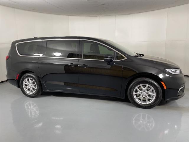 new 2025 Chrysler Pacifica car, priced at $36,720