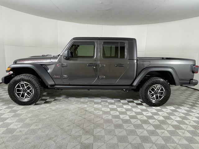 new 2024 Jeep Gladiator car, priced at $48,036