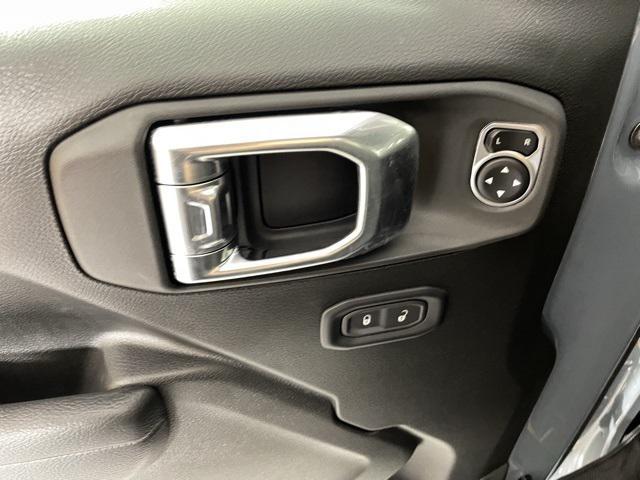 new 2025 Jeep Gladiator car, priced at $47,900