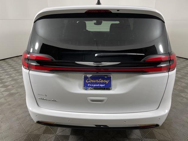 new 2025 Chrysler Pacifica car, priced at $39,425