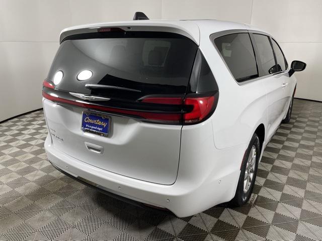 new 2025 Chrysler Pacifica car, priced at $39,425